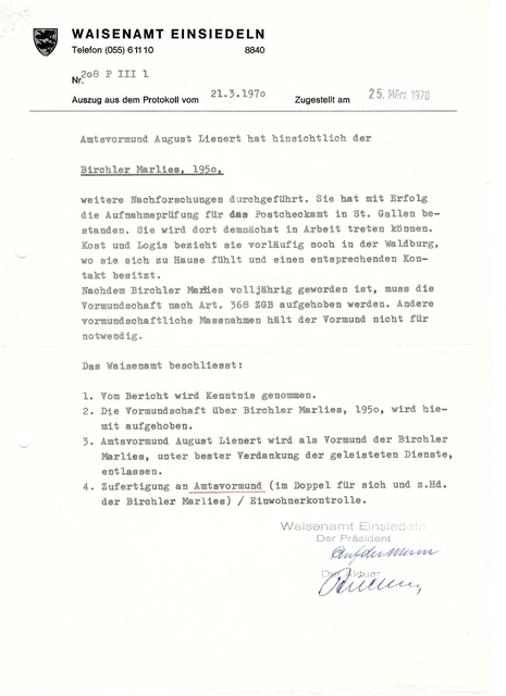 L'illustration montre la première page du rapport de clôture de la tutelle du Bureau des orphelins d'Einsiedeln à l'attention de MarieLies Birchler, en date du 1er janvier 1971. Cela signifiait sa libération de la tutelle à l'âge de 20 ans